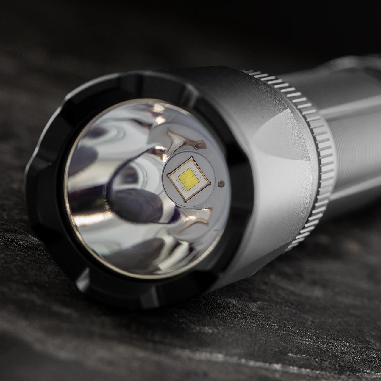 Fenix TK20R UE Tactical Flashlight 11 Fenix TK20R UE Tactical Flashlight - Image 9