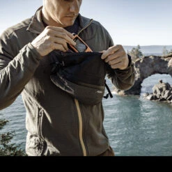 Matador Freerain Waterproof Packable Hip Pack -Outdoor Utility Shop MAT FRHP001BKdet2 96433.1634131933